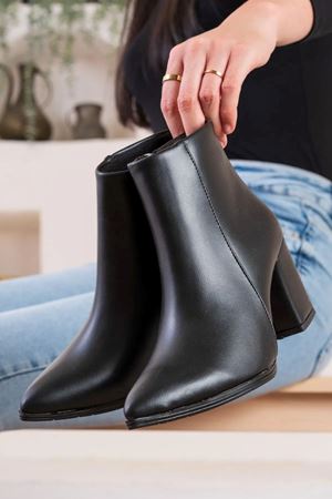 Collie Siyah Mat Deri Fermuarlı Topuklu Kadın Bot