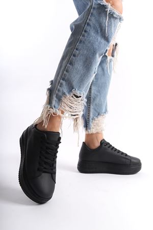 Delit Siyah Mat Deri Kadın Spor Ayakkabı