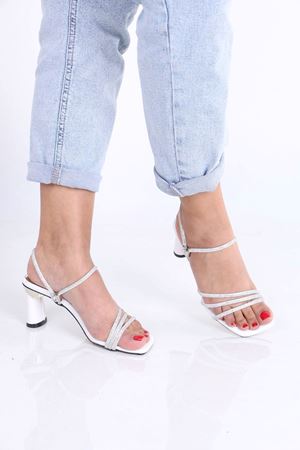 Drake Beyaz Taşlı Rugan Topuklu Kadın Terlik