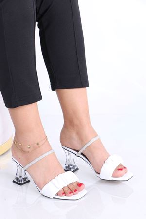 Hector Beyaz Mat Deri Taşlı Topuklu Kadın Terlik