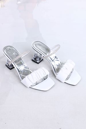 Hector Beyaz Mat Deri Taşlı Topuklu Kadın Terlik