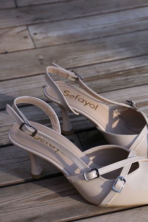 Jeremy Bej Rugan Çift Tokalı Topuklu Kadın Ayakkabı