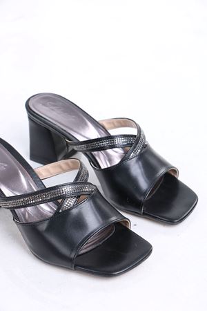 Donovan Siyah Mat Deri Topuklu Terlik