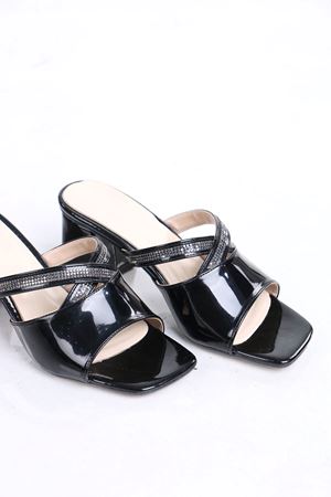 Donovan Siyah Rugan Topuklu Terlik