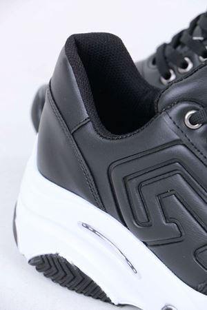 Alete Siyah Beyaz Taban Mat Deri Kadın Spor Ayakkabı