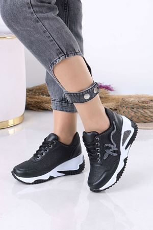 Aleza Siyah Beyaz Taban Mat Deri Taşlı Kadın Spor Ayakkabı