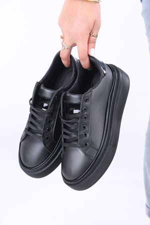 Zuri Siyah Mat Deri Bağcıklı Kadın Spor Ayakkabı