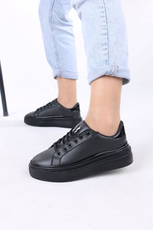 Zuri Siyah Mat Deri Bağcıklı Kadın Spor Ayakkabı