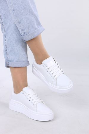 Zuri Beyaz Mat Deri Bağcıklı Kadın Spor Ayakkabı