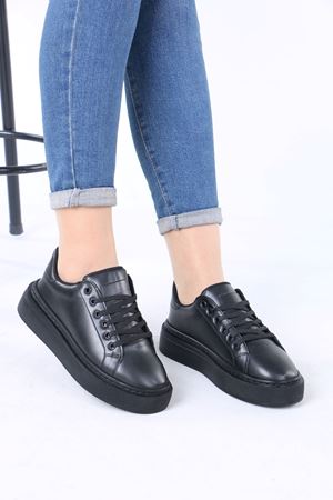 Jeri Siyah Mat Deri Bağcıklı Kadın Spor Ayakkabı