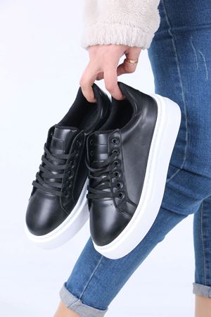 Jeri Siyah Beyaz Taban Mat Deri Bağcıklı Kadın Spor Ayakkabı