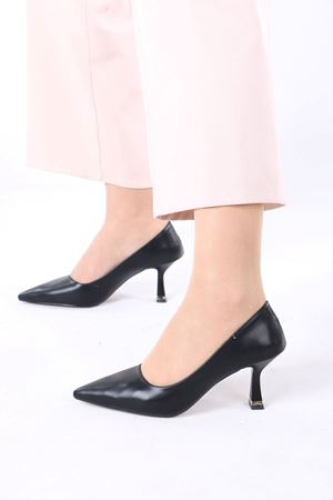 Voleta Siyah Mat Deri Topuklu Kadın Ayakkabı