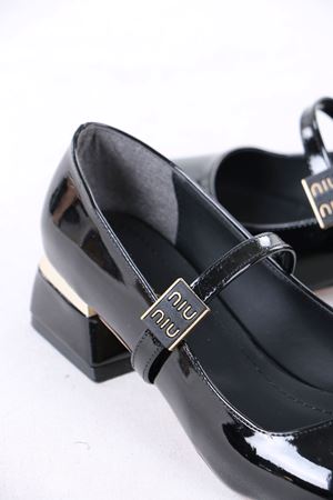 Merla Siyah Rugan Tokalı Topuklu Kadın Ayakkabı