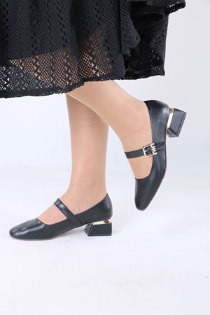 Larow Siyah Mat Deri Tokalı Topuklu Kadın Ayakkabı