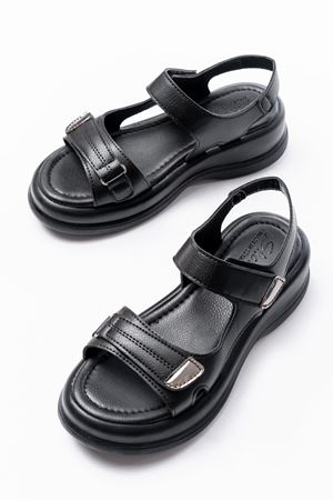 Majori Siyah Mat Deri Tokalı Kadın Sandalet