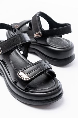 Majori Siyah Mat Deri Tokalı Kadın Sandalet